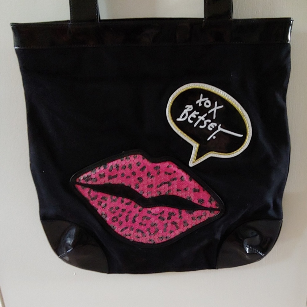 Betseyville Pink Lips Bag